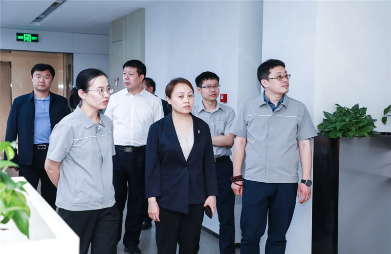 2023年5月15日，河北建材职业技术学院党委书记张明莉一行到北京集团进行校企合作交流。